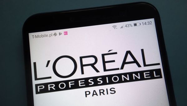 L'Oreal scivola a Parigi dopo sospensione guidance 2020