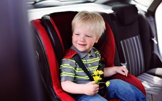 Sicurezza dei bambini in auto: al via la campagna del MIT e Assogiocattoli