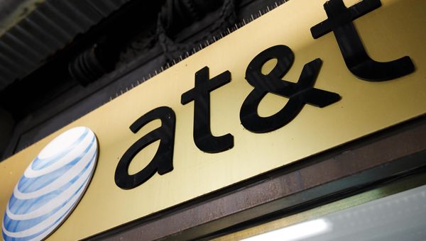 AT&T, secondo trimestre in crescita oltre le attese, confermate previsioni per il prossimo triennio