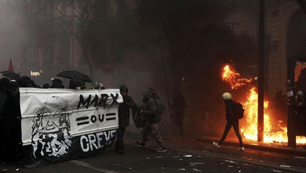 Francia, scontri durante lo sciopero contro riforma delle pensioni