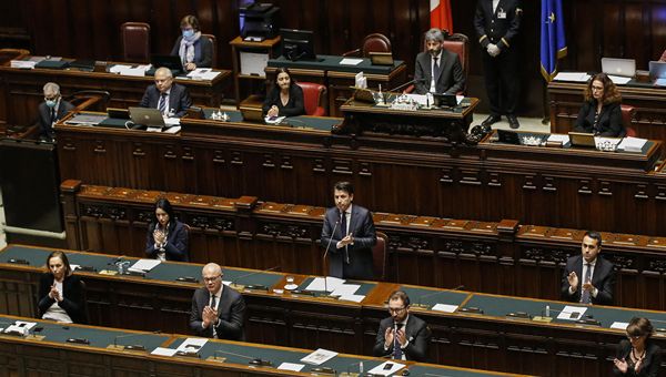 "Cura Italia" è legge, da sanità a bonus autonomi: Governo risponde alla crisi