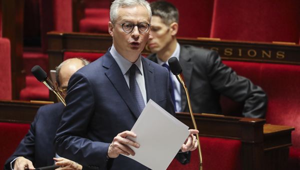 Le Maire spiazza su Renault: "Potrebbe scomparire"