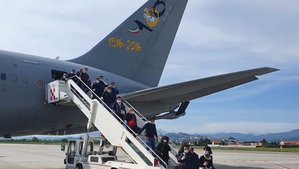 Aeroporto Bergamo, contingente 88 infermieri per aiuti in Lombardia su B767 AMI
