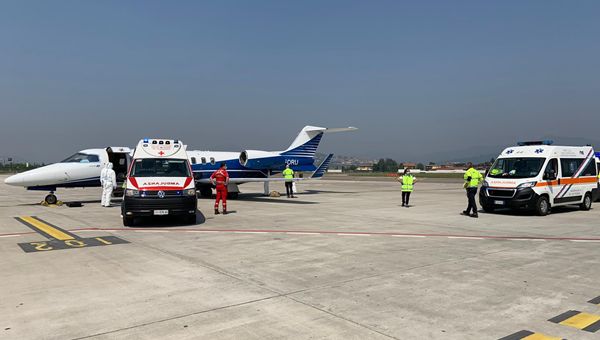 Covid-19, volo aeroambulanza in arrivo all'Aeroporto di Bergamo