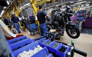 BMW crolla in avvio (-7%) all'indomani del profit warning