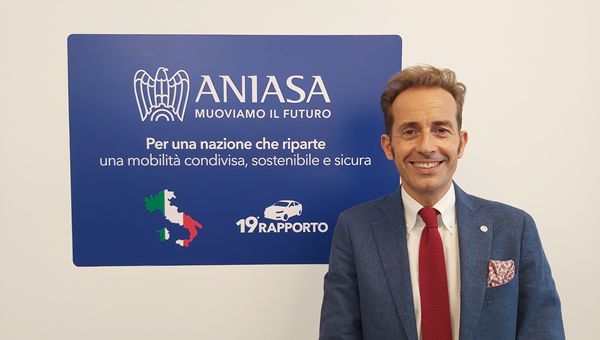 Mobilità, Aniasa: "Crollano noleggio a breve termine e car sharing. Tiene il lungo termine"