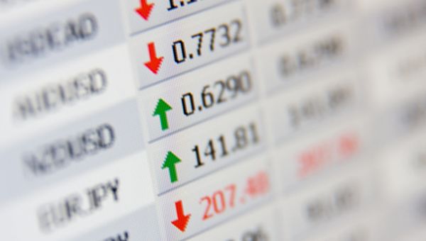 UE chiede a Grecia di ridurre deficit (Bloomberg)