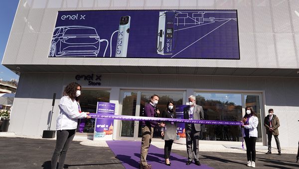 ENEL X Store, inaugurata a Roma prima area urbana per ricarica ultrafast
