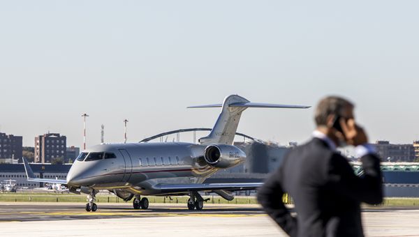 KKR acquisisce Atlantic Aviation da Macquarie per 4,5 miliardi di dollari