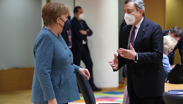Berlino, Merkel-Draghi cauti: "esposti a nuove varianti"