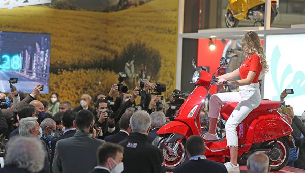 EICMA 2021, Piaggio alza il velo sulla nuova gamma sportiva e sostenibile