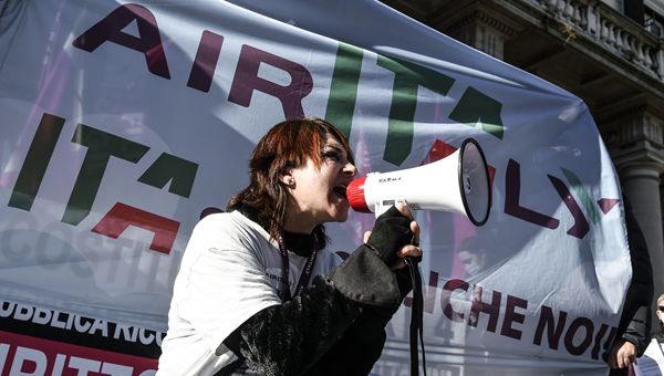 Air Italy, nuova protesta a Roma: "Il lavoro è un dritto"