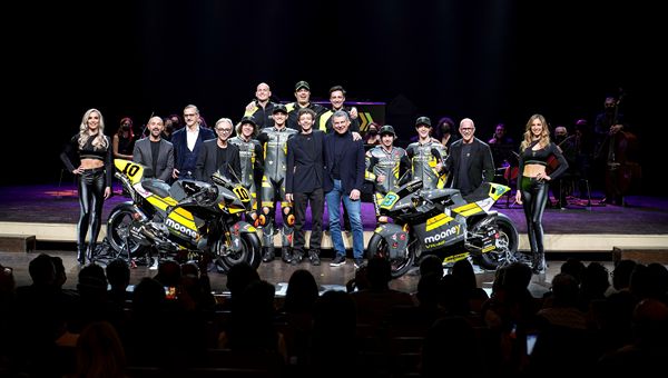 Mooney con Valentino Rossi per il "Mooney VR46 Racing Team"