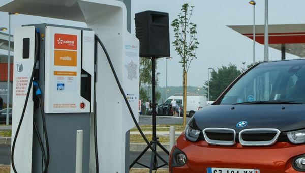 Abertis con Sanef installerà oltre 500 punti ricarica ultraveloce in Francia