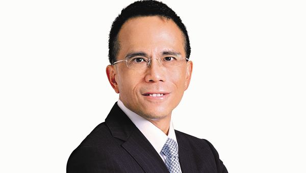 A Victor TK Li onorificenza Grande Ufficiale Ordine della Stella d'Italia per importante contributo a economia italiana