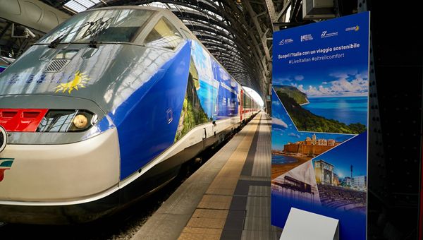 Accordo Enit-Trenitalia: cartoline artistiche sugli Intercity per promuovere la Penisola
