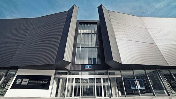 Polonia, Banca centrale: pausa in aumento tassi, non fine del ciclo