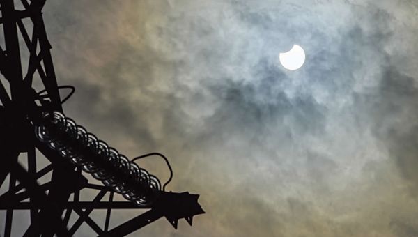 Eclissi di sole, Terna: "Gestita in piena sicurezza. Nessun impatto per sistema elettrico italiano"