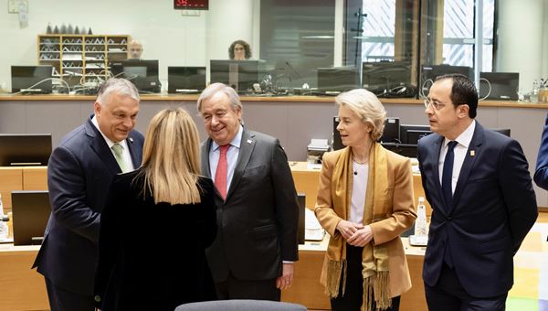 Allarme Meloni sui migranti: "Se Tunisia cede, rischiamo 900mila arrivi"