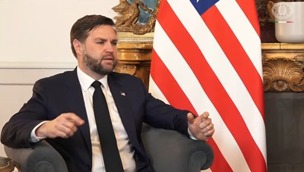 Vance: "Fatti molti progressi con l'Iran". Appello del G7: riaprire stretto Hormuz