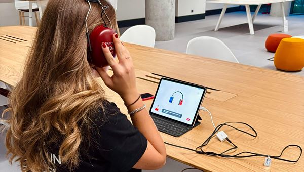 Prevenzione uditiva, Amplifon e Università Liuc : test rapidi agli studenti con audiometro digitale