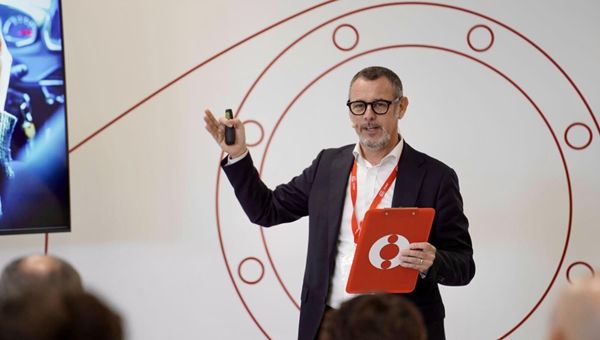 Rispondere ad un sms alla guida lascia scoperti per il 60% del tempo: Generali presenta report