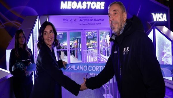Apre in Piazza Duomo il Megastore ufficiale di Milano Cortina 2026