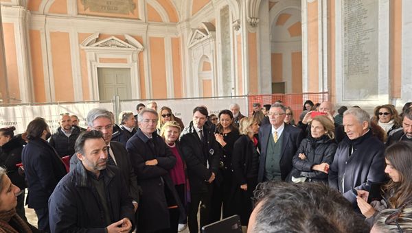 Il risveglio del Gigante: così il Real Albergo dei Poveri ha riaperto alla città con la luce di “Napoli Explosion” Il risveglio del Gigante: così il Real Albergo dei Poveri ha riaperto alla città con la luce di “Napoli Explosion”