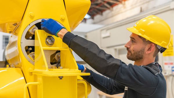 Thales, rafforza intesa con Marina Militare con nuovo Navy Service Centre di Taranto e contratti di supporto pluriennali