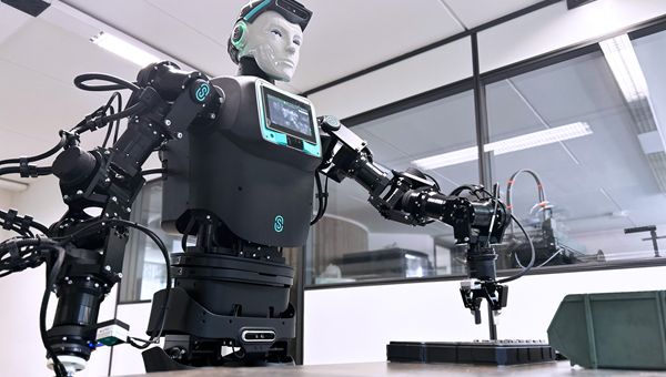 Oversonic Robotics, accordo con STMicroelectronics per la fornitura di robot umanoidi