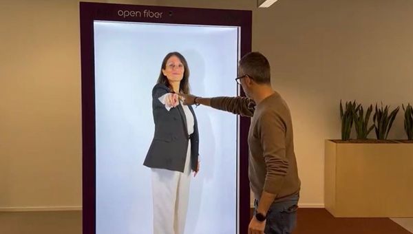 Un ologramma unisce Roma e Milano: Open Fiber firma il record dei 64 Tbps su lunga distanza