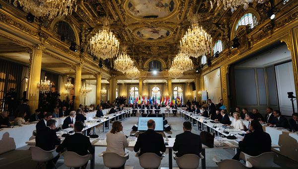 Ucraina, Volenterosi: "Impegni vincolanti se Mosca attaccherà di nuovo"