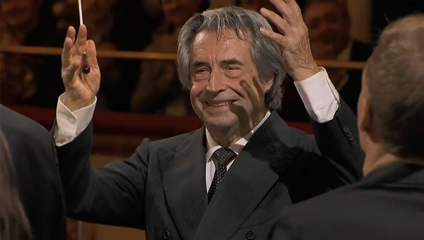 Riccardo Muti e l'Orchestra Cherubini nel carcere di Milano-Opera con gli "strumenti del mare"