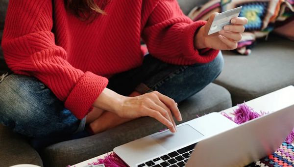 Saldi invernali 2025/26, E-commerce in crescita: come riconoscere ed evitare le nuove truffe online