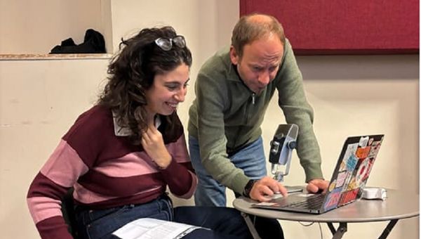 Podcast tra economia e cittadinanza: quando l’audio genera valore e restituisce voce alle città