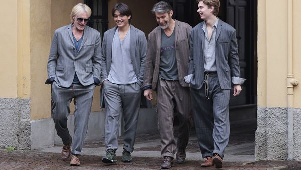 Warped debutta a Milano: lo stile australiano tra autenticità e funzionalità