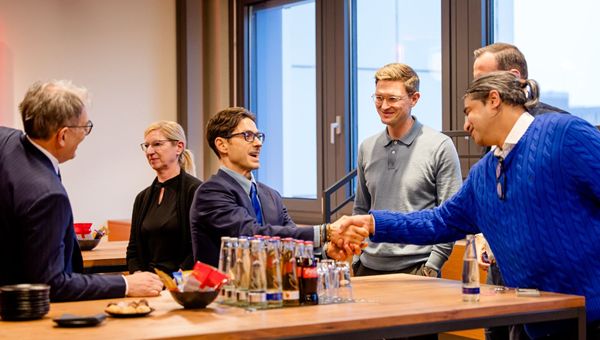 MFE, prima visita di Pier Silvio Berlusconi nella sede di Prosiebensat.1