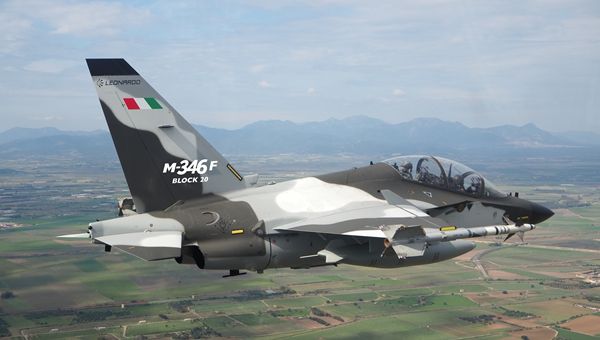 Leonardo sigla lettera di intenti per aerei M-346 per la forza aerea indonesiana