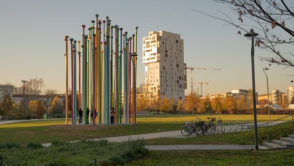 Mercato immobiliare: lieve flessione mensile, ma i prezzi restano in crescita su base annua