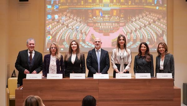 Violenza sulle donne, Nave: “Coinvolgere giovani generazioni nella battaglia culturale”