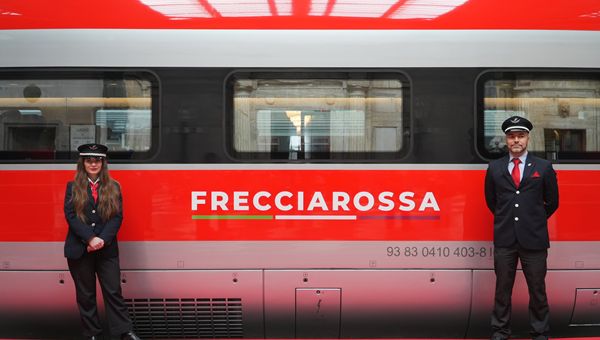 Trenitalia presenta il nuovo logo Frecciarossa