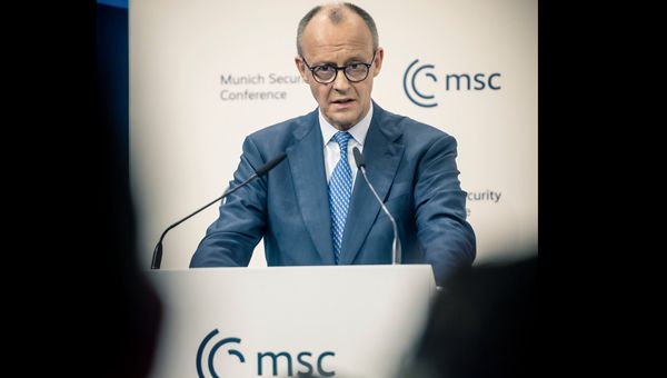 Conferenza di Monaco, Merz: "Vance ha ragione, c'è divario fra Ue e Usa. L'ordine del dopoguerra non esiste più"