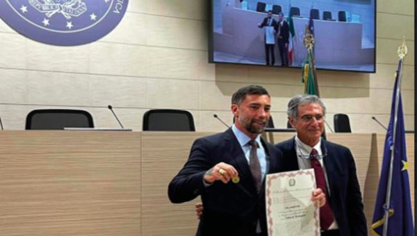 Vittorio Brumotti premiato con la Medaglia d’Oro per l’impegno nella difesa dell’ambiente