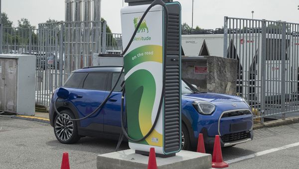 Eni deconsolida Plenitude: AuCap da 1,5 miliardi di euro di cui almeno 1 miliardo da Ares