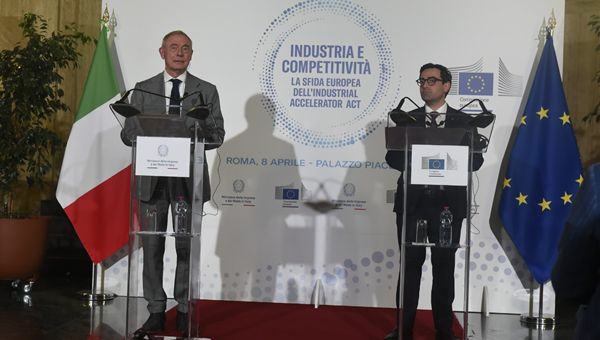 Urso a Séjourné: "accelerare subito attuazione Industrial Accelerator Act"