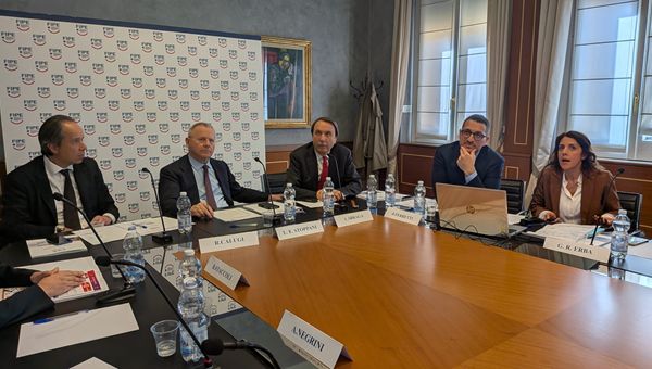 Ristorazione: "Consumi a quota 100 miliardi di euro. In calo imprese e lavoratori dipendenti"