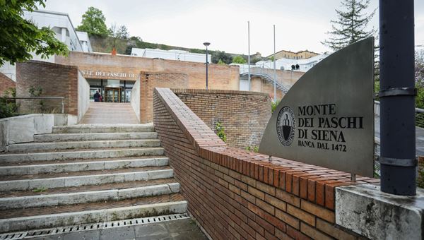 MPS, applausi in assemblea a Bivona che chiede a Maione di ringraziare Lovaglio