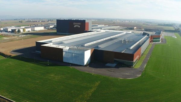 UniCredit sostiene Panealba nell’acquisizione immobiliare a Cherasco: finanziamento da 78 milioni di euro