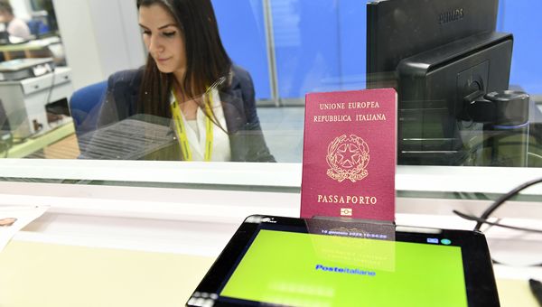 Poste: passaporto si può richiedere in 7500 uffici in tutta Italia