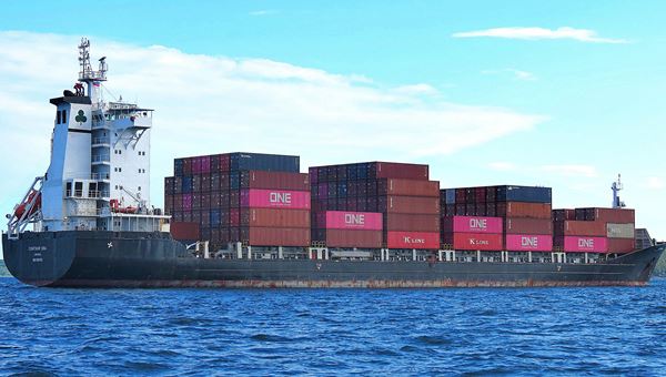 Trump rigetta proposta di Teheran e annuncia che scorterà navi a Hormuz
